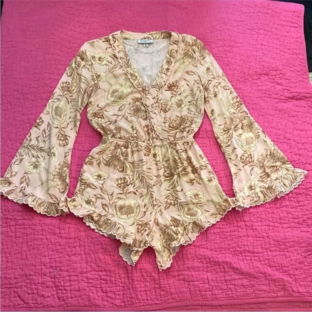Agua Bendita Floral V-Neck Bell Sleeve Romper - Cream and Gold, XS